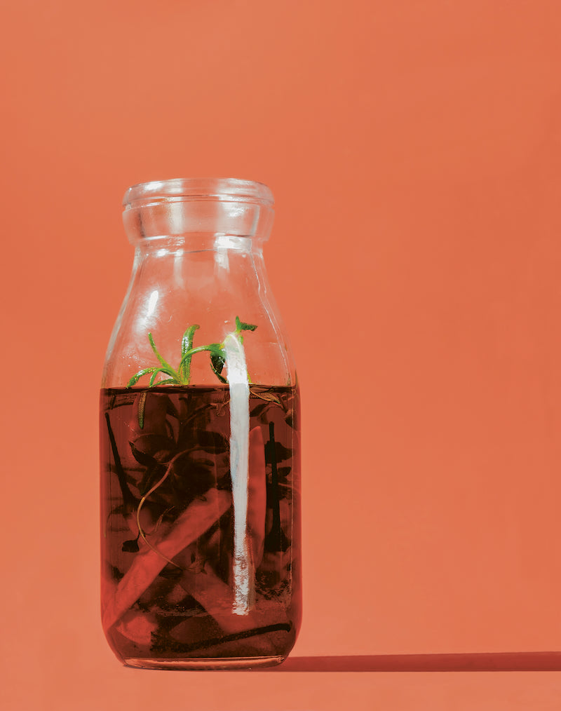 Pili_Pili_Oil_Black_Food_800px.jpg